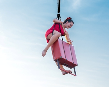 Flying Street Art The Flying Suitcase 1 350 x 280